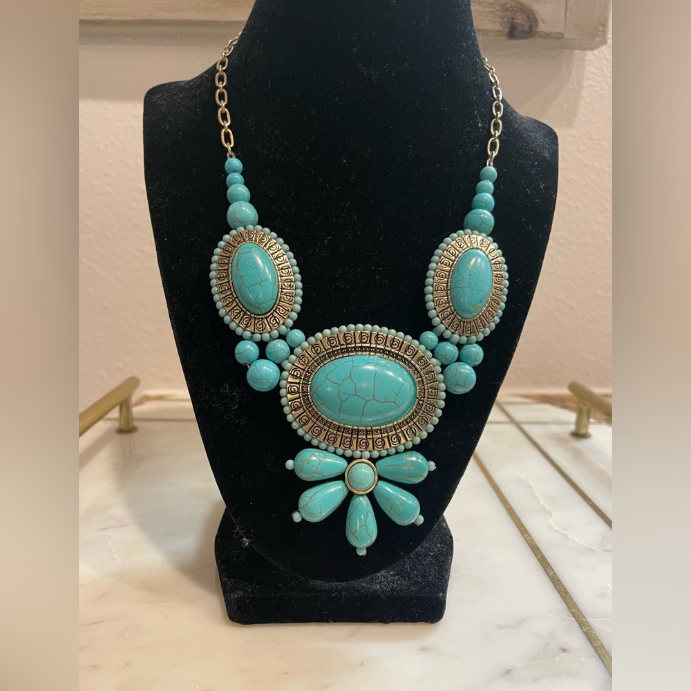 Turquoise Bead & Oval Pendant Necklace